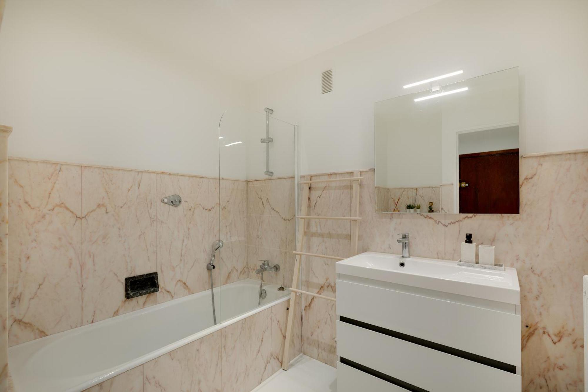 Newly Renovated Charming Downtown Apartment Antibes Kültér fotó